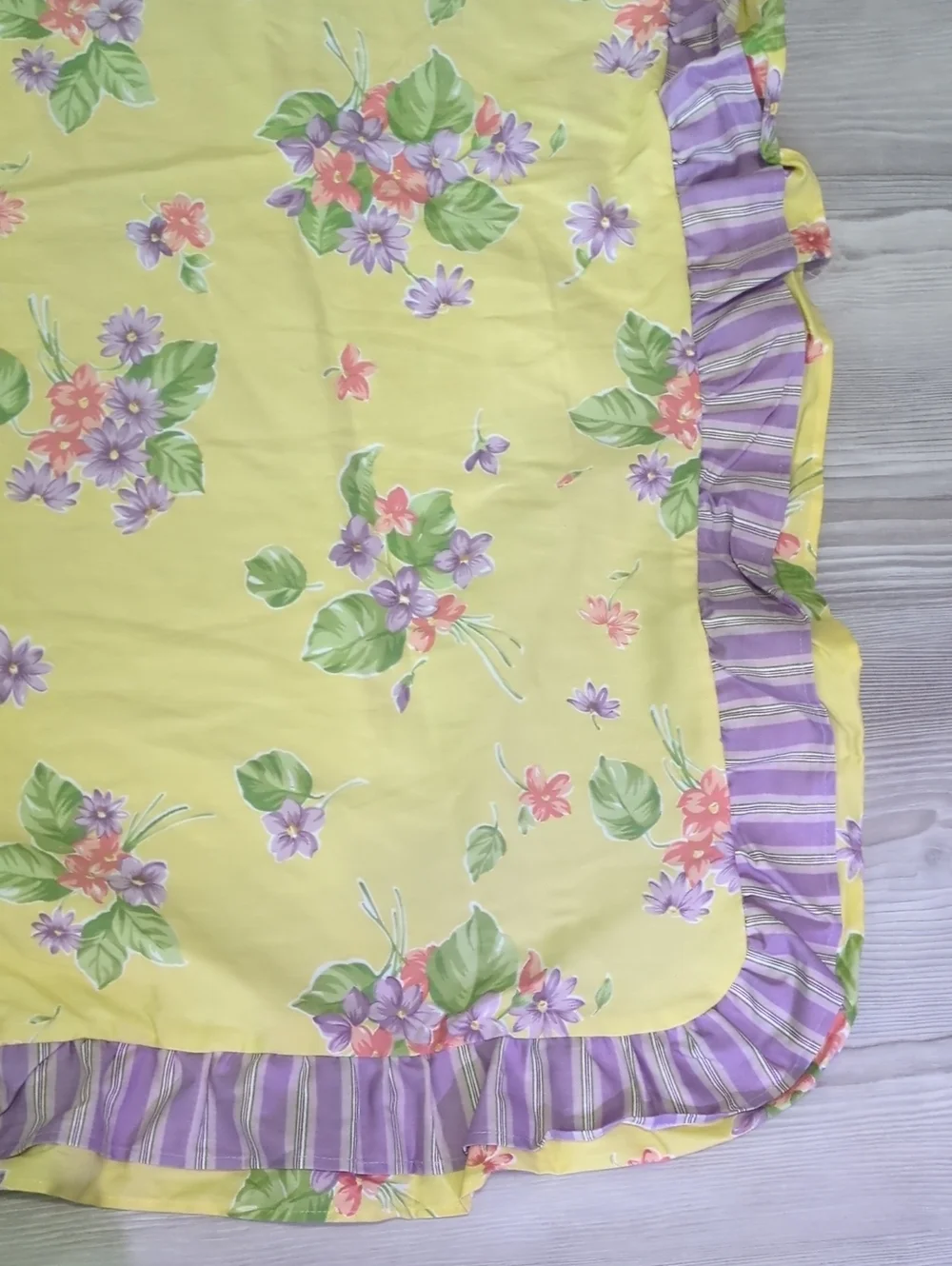 Waverly Garden Room Floral Ruffled Table Topper Tablecloth 36x36 Cottagecore